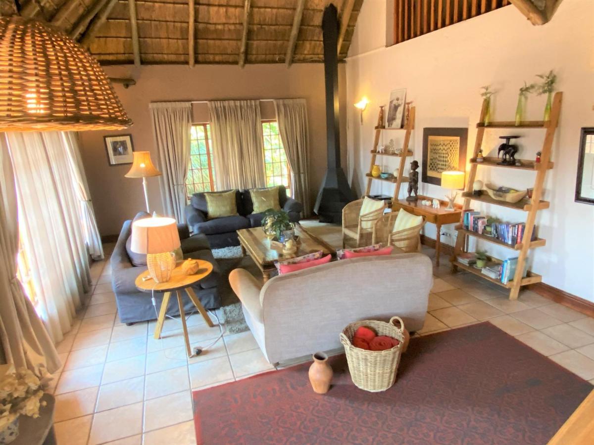 Safari Club Guest Lodge Or Tambo International Airport Кемптън Парк Екстериор снимка