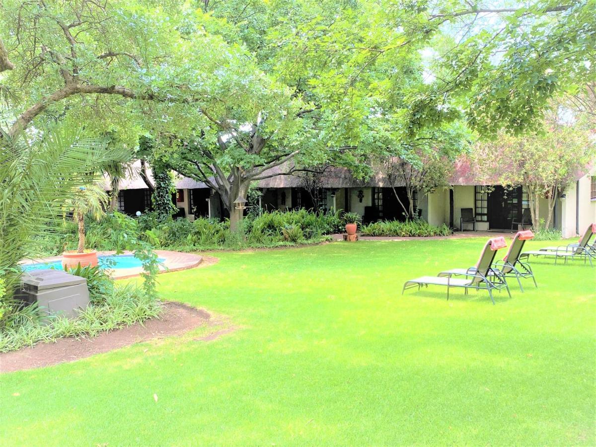 Safari Club Guest Lodge Or Tambo International Airport Кемптън Парк Екстериор снимка