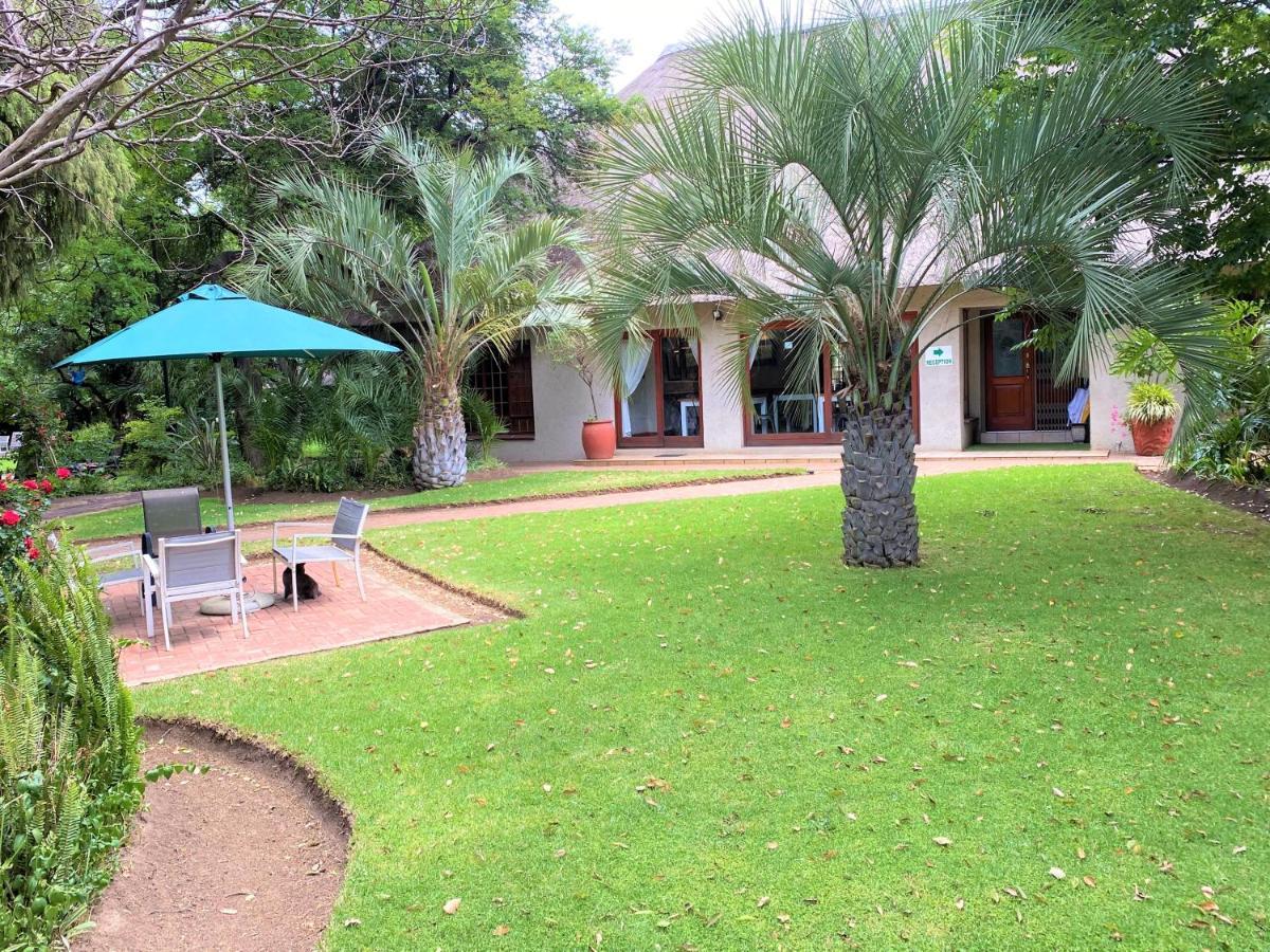 Safari Club Guest Lodge Or Tambo International Airport Кемптън Парк Екстериор снимка