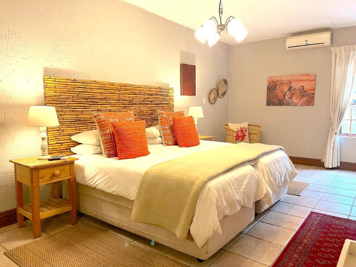 Safari Club Guest Lodge Or Tambo International Airport Кемптън Парк Екстериор снимка