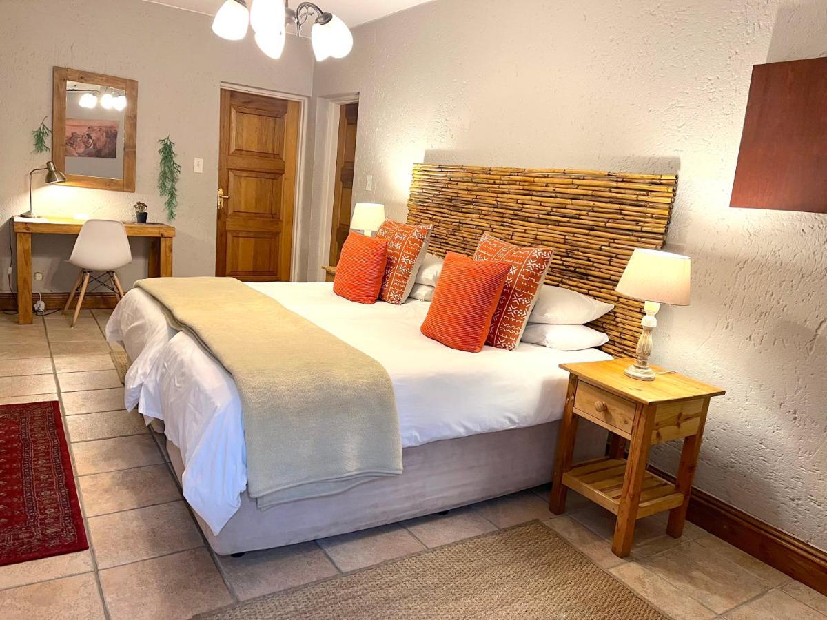 Safari Club Guest Lodge Or Tambo International Airport Кемптън Парк Екстериор снимка