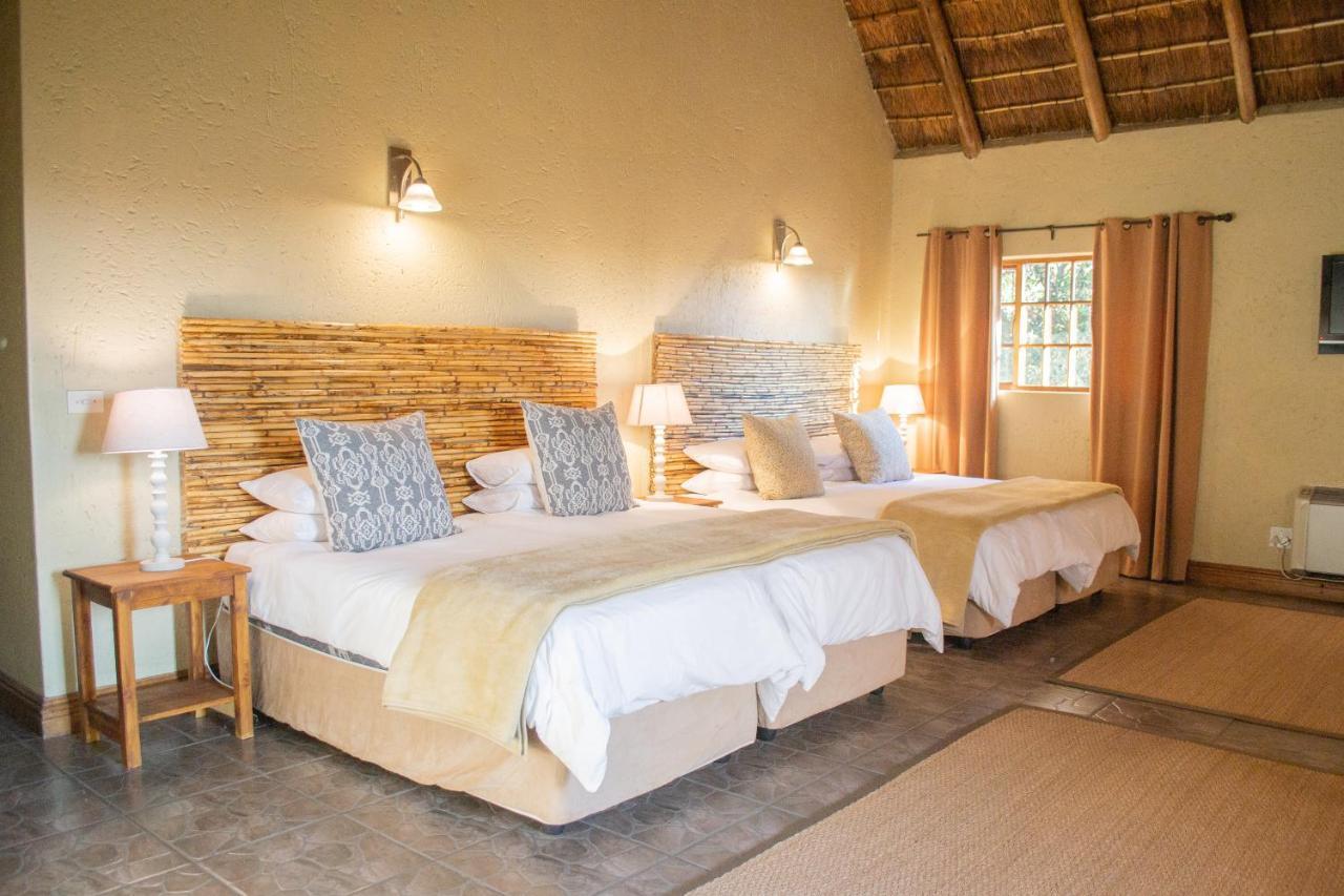 Safari Club Guest Lodge Or Tambo International Airport Кемптън Парк Екстериор снимка