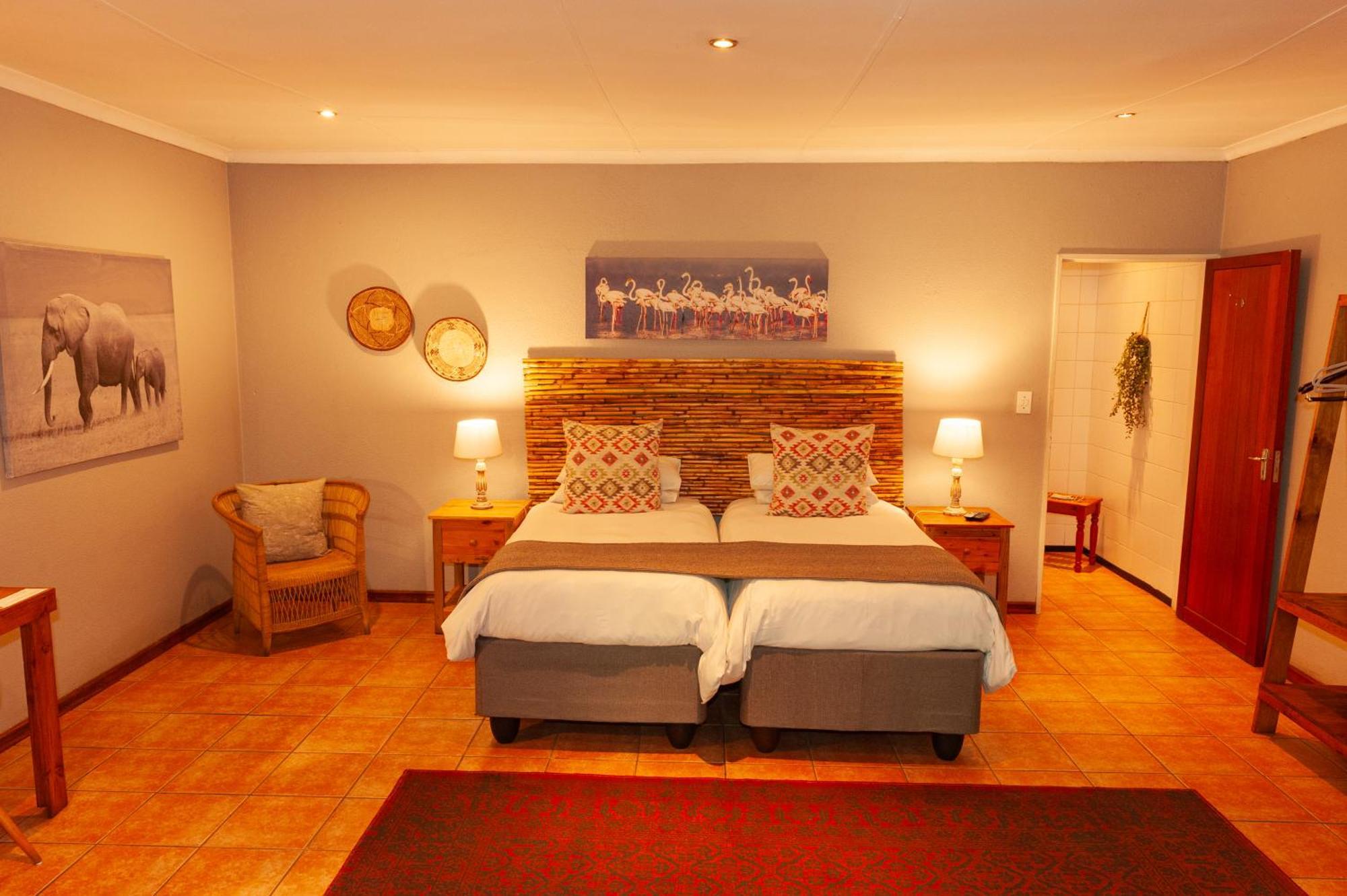 Safari Club Guest Lodge Or Tambo International Airport Кемптън Парк Екстериор снимка