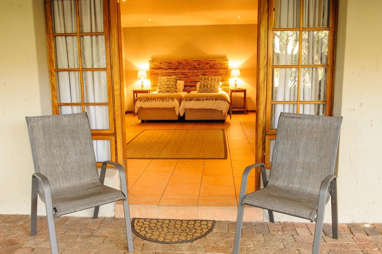 Safari Club Guest Lodge Or Tambo International Airport Кемптън Парк Екстериор снимка